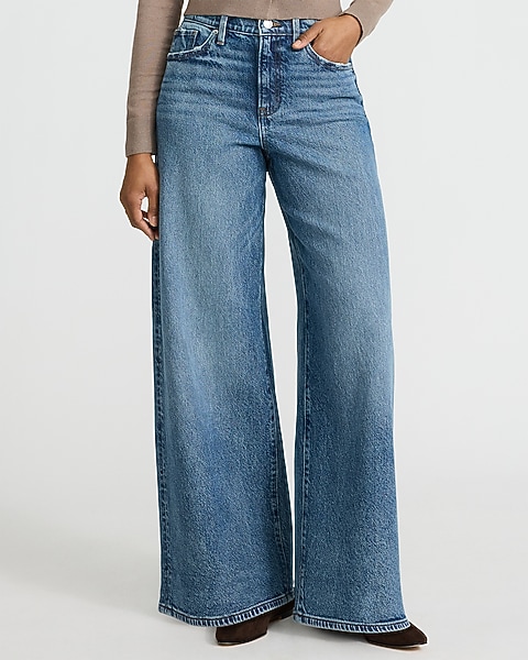 MEDIUM WASH